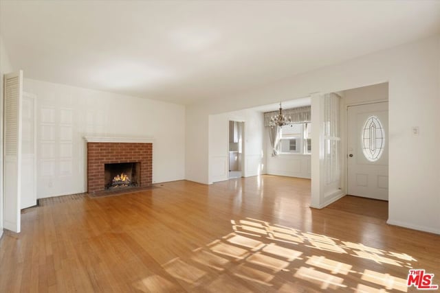 11827 Stanwood Drive, Los Angeles, CA 90066 — photo 3 of 18