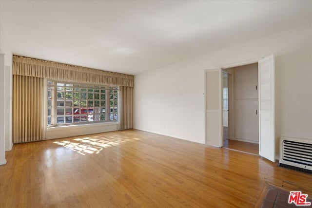 11827 Stanwood Drive, Los Angeles, CA 90066 — photo 4 of 18