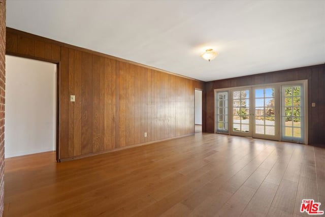 11827 Stanwood Drive, Los Angeles, CA 90066 — photo 7 of 18