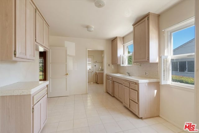 11827 Stanwood Drive, Los Angeles, CA 90066 — photo 8 of 18