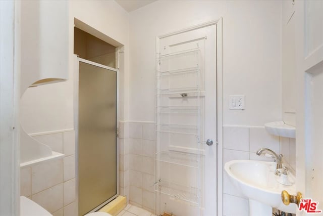 11827 Stanwood Drive, Los Angeles, CA 90066 — photo 9 of 18