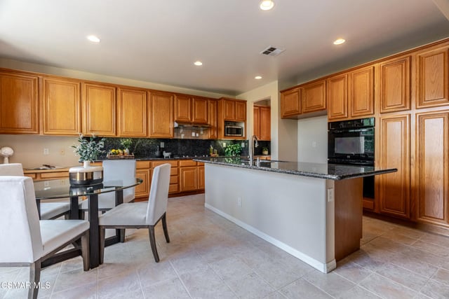 4300 Via Entrada, Newbury Park, CA 91320 — photo 10 of 37