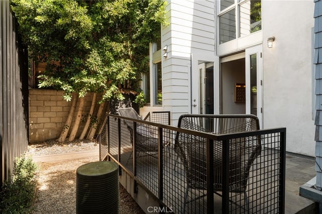 1037 N Laurel Avenue 11B, Los Angeles, CA 90046 — photo 28 of 32