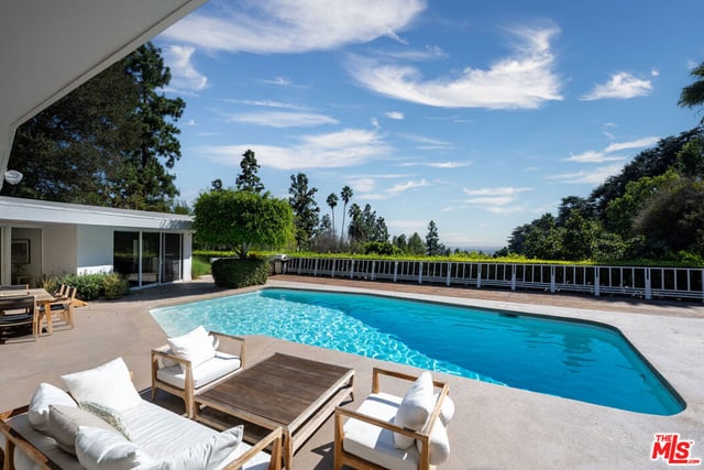 1121 Loma Vista Drive, Beverly Hills, CA 90210 — photo 29 of 32