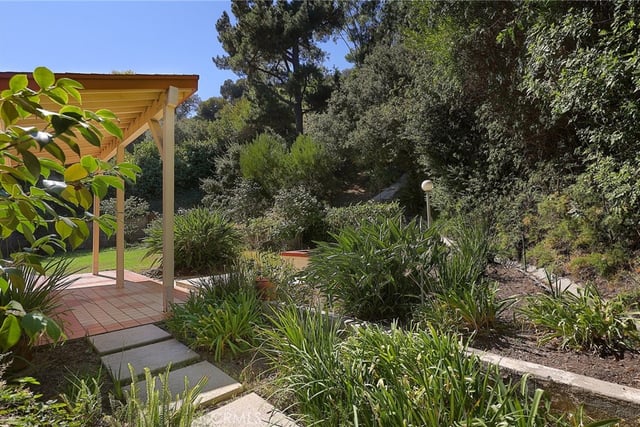 3433 Green Vista Drive, Encino, CA 91436 — photo 27 of 35