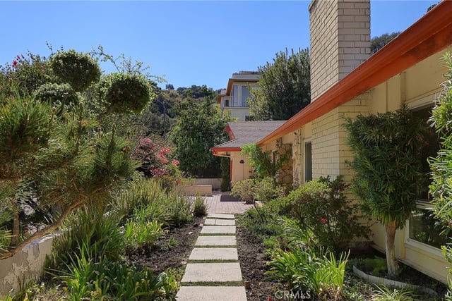 3433 Green Vista Drive, Encino, CA 91436 — photo 3 of 35