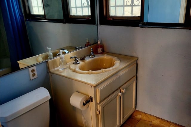 6812 S Van Ness, Los Angeles, CA 90047 — photo 16 of 28