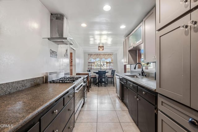 405 W Beverly Drive, Oxnard, CA 93030 — photo 11 of 37