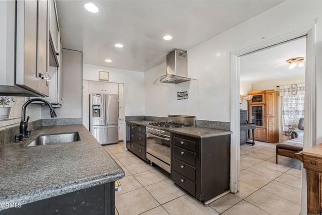 405 W Beverly Drive, Oxnard, CA 93030 — photo 12 of 37