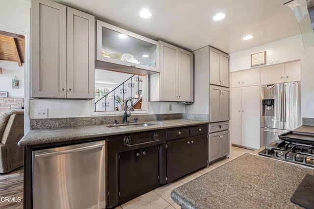 405 W Beverly Drive, Oxnard, CA 93030 — photo 13 of 37