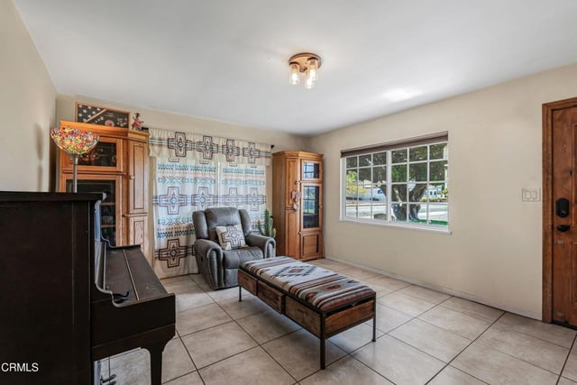 405 W Beverly Drive, Oxnard, CA 93030 — photo 3 of 37