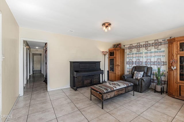 405 W Beverly Drive, Oxnard, CA 93030 — photo 5 of 37