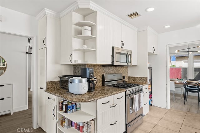 1912 N Kenneth Rd, Burbank, CA 91504 — photo 6 of 29