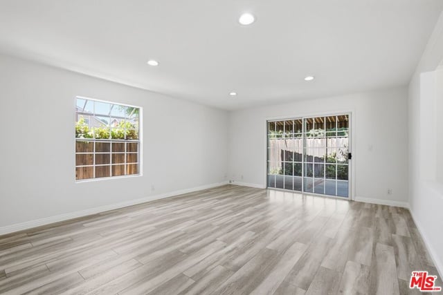19250 Oxnard Street, Tarzana, CA 91356 — photo 11 of 39