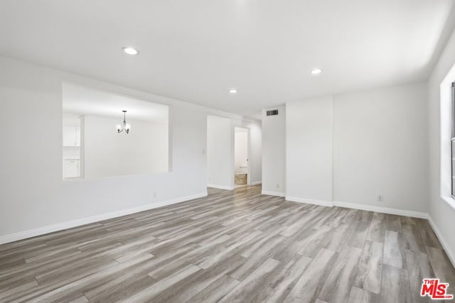 19250 Oxnard Street, Tarzana, CA 91356 — photo 12 of 39