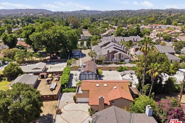 19250 Oxnard Street, Tarzana, CA 91356 — photo 35 of 39
