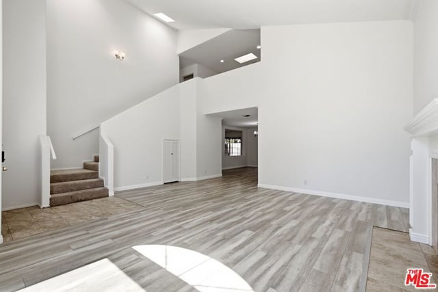 19250 Oxnard Street, Tarzana, CA 91356 — photo 4 of 39