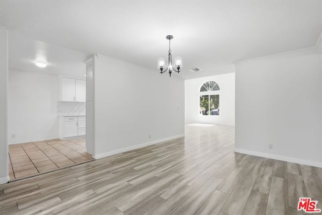 19250 Oxnard Street, Tarzana, CA 91356 — photo 7 of 39