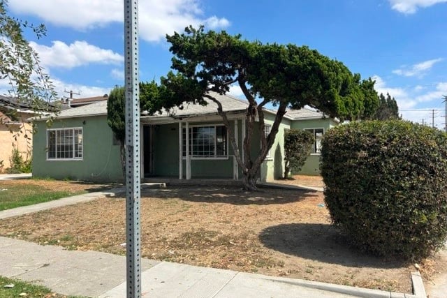 424 WARD Avenue S, Compton, CA 90221 — photo 2 of 9