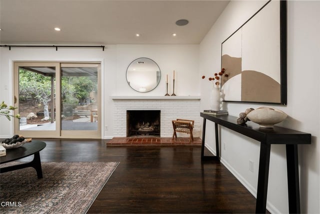 112 Estates Avenue, Ventura, CA 93003 — photo 4 of 33