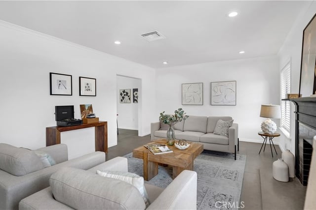 10207 Camarillo Street, Toluca Lake, CA 91602 — photo 2 of 32