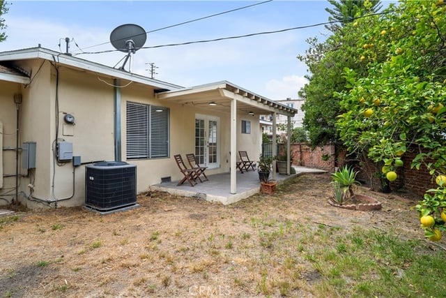 10207 Camarillo Street, Toluca Lake, CA 91602 — photo 23 of 32