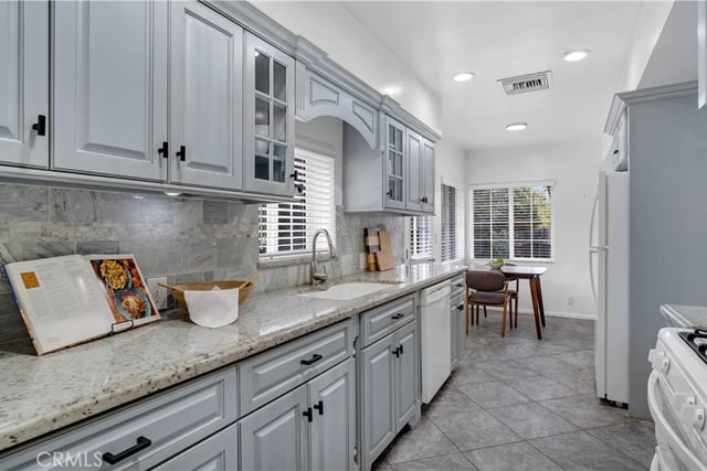 10207 Camarillo Street, Toluca Lake, CA 91602 — photo 9 of 32