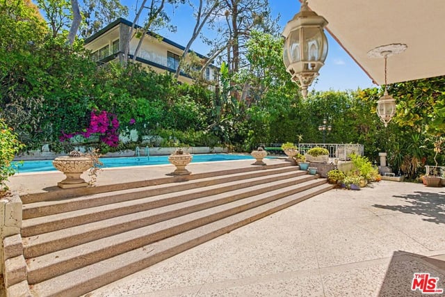 108 N Thurston Avenue, Los Angeles, CA 90049 — photo 10 of 54