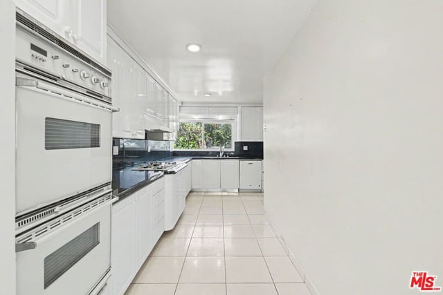 108 N Thurston Avenue, Los Angeles, CA 90049 — photo 33 of 54