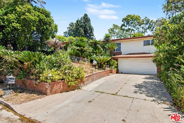 108 N Thurston Avenue, Los Angeles, CA 90049 — photo 4 of 54