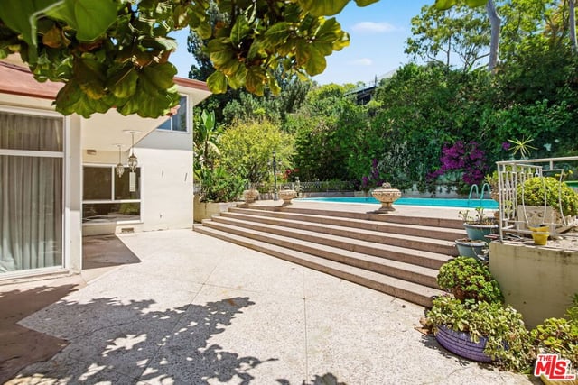 108 N Thurston Avenue, Los Angeles, CA 90049 — photo 8 of 54