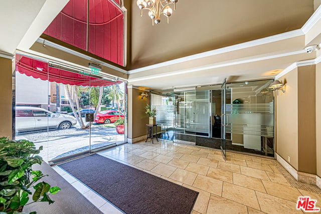 620 S Gramercy Place 301, Los Angeles, CA 90005 — photo 4 of 40