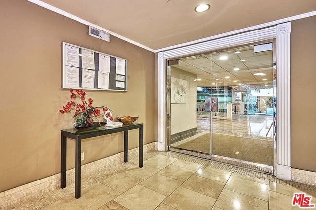 620 S Gramercy Place 301, Los Angeles, CA 90005 — photo 7 of 40