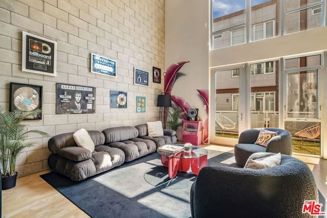 3450 Cahuenga Boulevard 604, Los Angeles, CA 90068 — photo 4 of 28