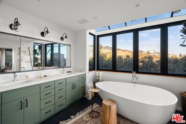 1026 N Tigertail Road, Los Angeles, CA 90049 — photo 12 of 21