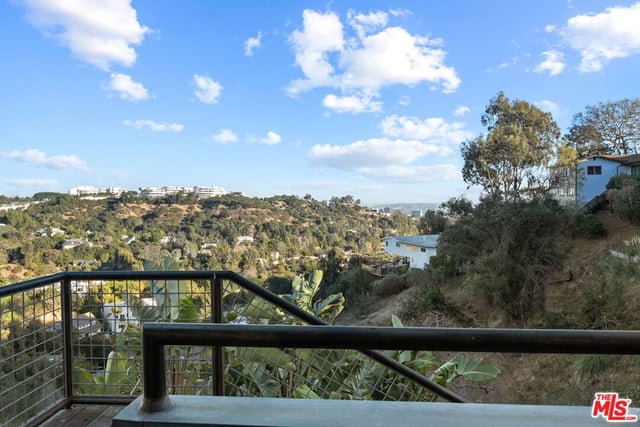 1026 N Tigertail Road, Los Angeles, CA 90049 — photo 20 of 21