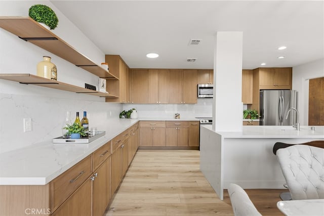 1880 Veteran Avenue 306, Los Angeles, CA 90025 — photo 5 of 22