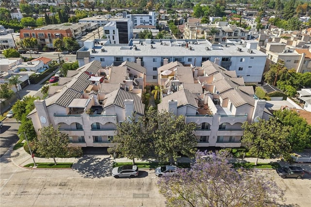 10659 Bloomfield Street, Toluca Lake, CA 91602 — photo 43 of 50