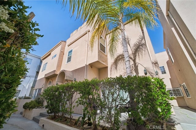 10659 Bloomfield Street, Toluca Lake, CA 91602 — photo 5 of 50