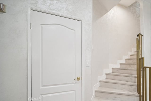 10659 Bloomfield Street, Toluca Lake, CA 91602 — photo 8 of 50