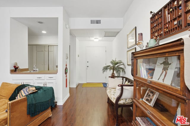 1944 Glendon Avenue 110, Los Angeles, CA 90025 — photo 4 of 32