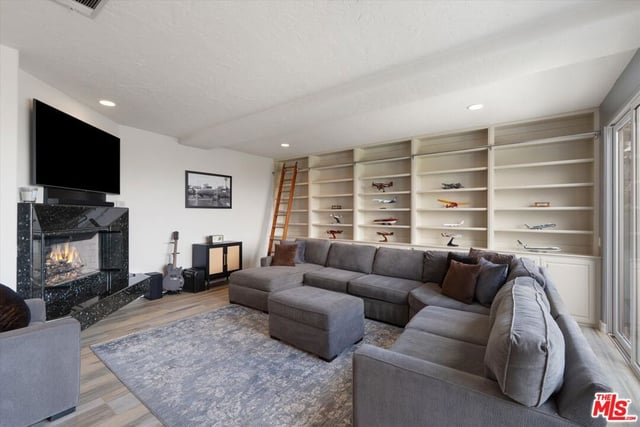 536 S Ventu Park Road, Newbury Park, CA 91320 — photo 10 of 54