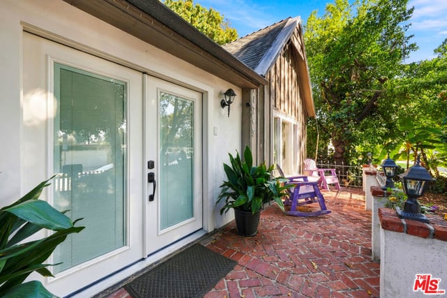 11749 Ayres Avenue, Los Angeles, CA 90064 — photo 10 of 58