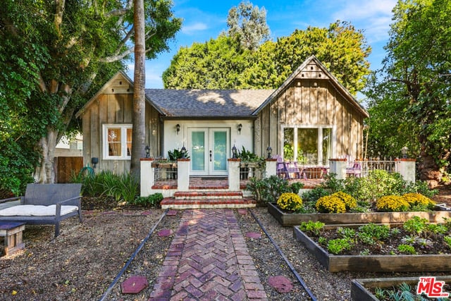 11749 Ayres Avenue, Los Angeles, CA 90064 — photo 4 of 58