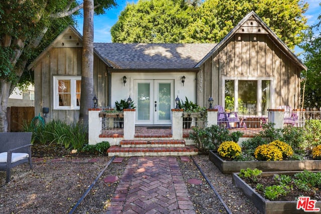 11749 Ayres Avenue, Los Angeles, CA 90064 — photo 5 of 58