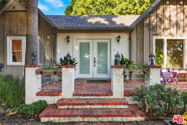 11749 Ayres Avenue, Los Angeles, CA 90064 — photo 8 of 58