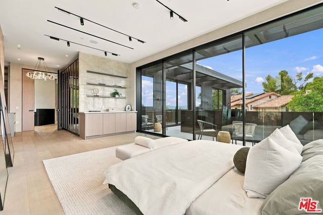 3801 Vista Linda Drive, Encino, CA 91316 — photo 40 of 62
