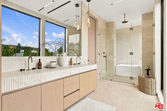 3801 Vista Linda Drive, Encino, CA 91316 — photo 43 of 62