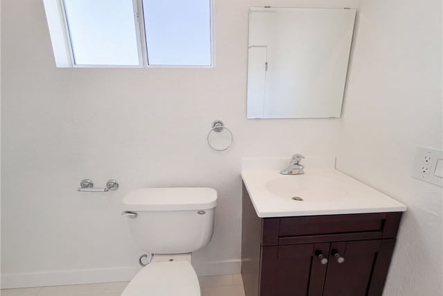 1110 Queen Anne Place, Los Angeles, CA 90019 — photo 20 of 27
