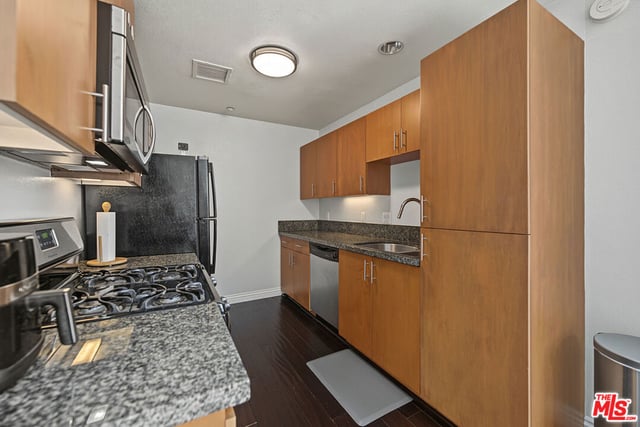 2864 Sunset Place 407, Los Angeles, CA 90005 — photo 13 of 30